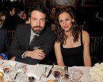 Ben Affleck si riunisce all'ex moglie Jennifer Garner nel Giorno del Ringraziamento per una buona causa