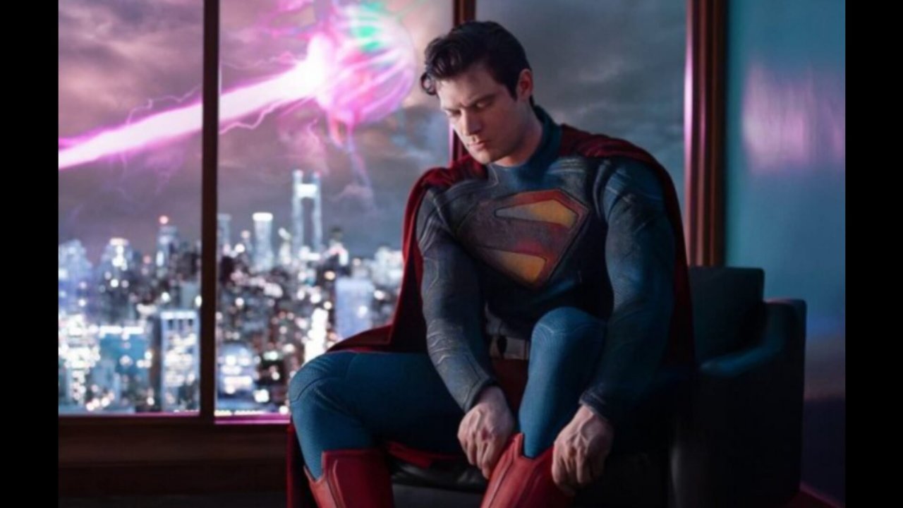 Superman di David Coronswt in un immagine del film