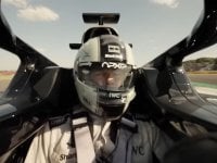 F1, con Brad Pitt, film di nuova generazione rispetto a Top Gun: Maverick: 'Diverso da quanto visto finora'