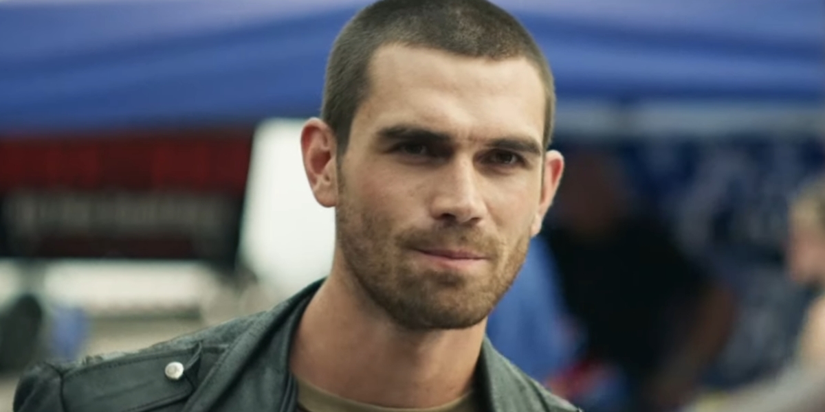 KJ Apa, star di Riverdale, è un motociclista nel trailer di One Fast Move(01)