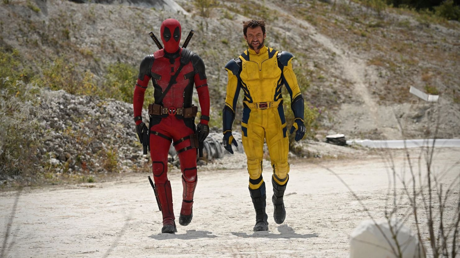 Ryan Reynolds e Hugh Jackman in una foto del film