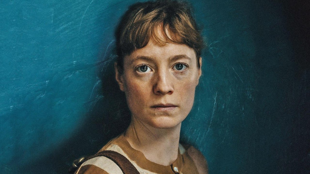 La protagonista Leonie Benesch nei panni della professoressa Nowak