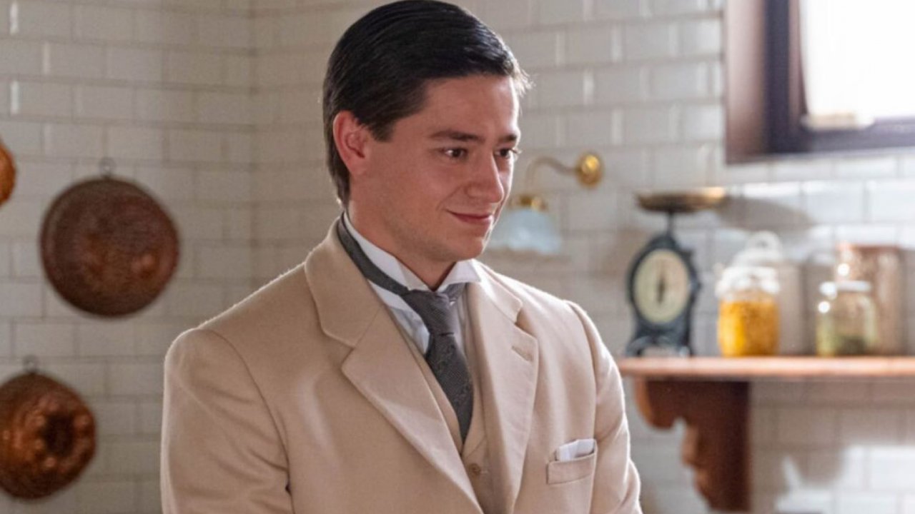 il Duca Pelayo Gómez de la Serna in una scena de La Promessa