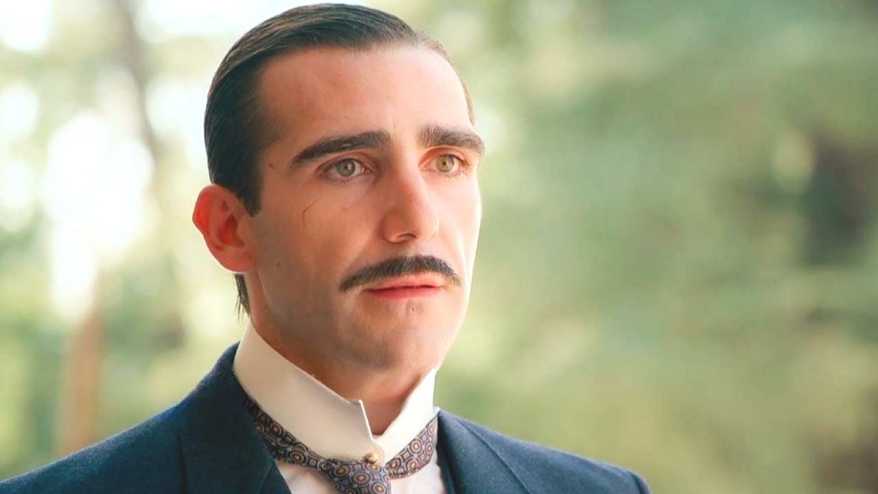 Un primo piano di Lorenzo in una puntata de La Promessa