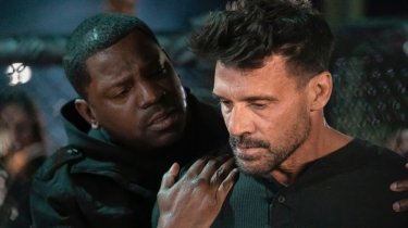 A Luci Spente Frank Grillo  Mekhi Phifer In Una Foto