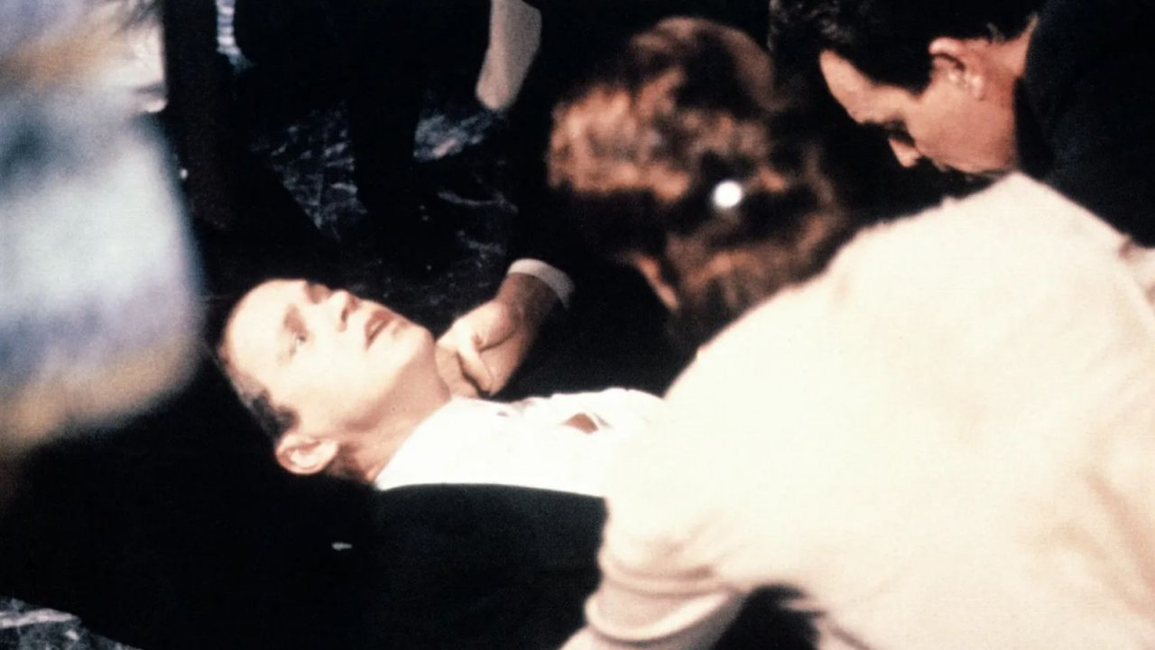 Tim Robbins in una scena di Bob Roberts