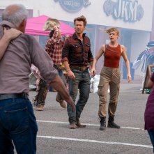 Twisters: Glen Powell e Daisy Edgar-Jones in una foto