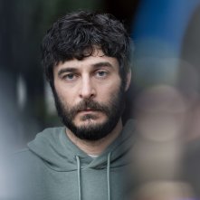 L'invenzione di noi due: Lino Guanciale durante una scena