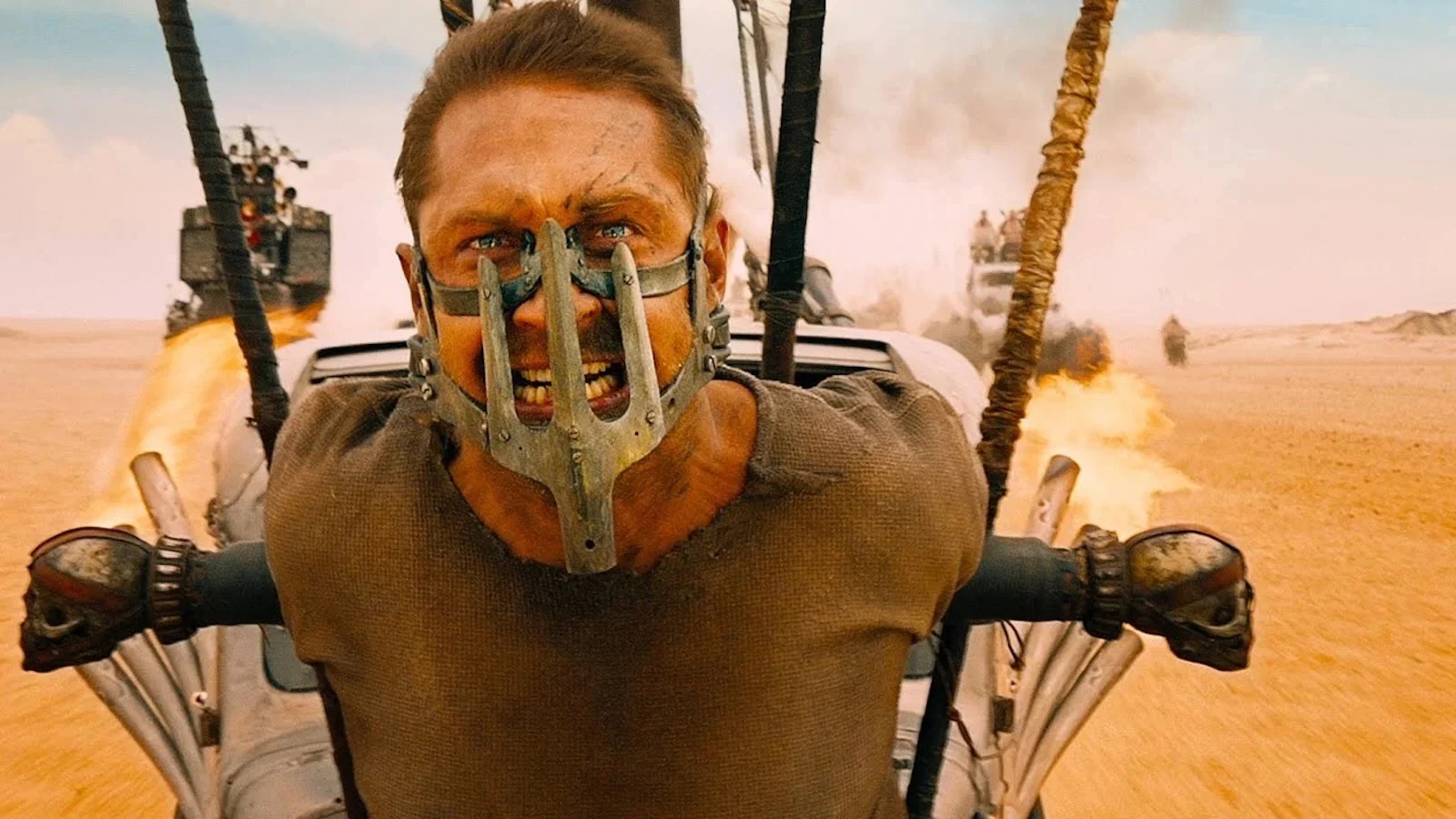 Tom Hardy in una scena di Mad Max Fury Road.