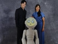 Rashida Jones nella serie Sunny: 'Recitare con un robot è (quasi) come recitare come un Muppet'