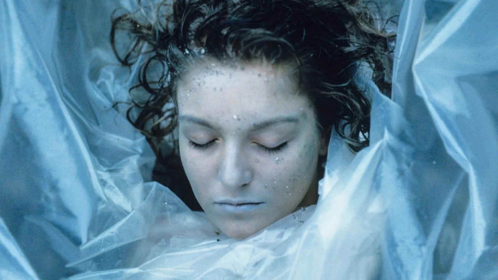 Laura Palmer in una scena di Twin Peaks.