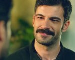 Endless Love anticipazioni 18 luglio: Tarik fa la proposta a Banu, Kemal chiede aiuto a Tufan