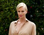Apex: Charlize Theron protagonista del nuovo thriller in stile Il silenzio degli innocenti