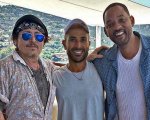 Johnny Depp e Will Smith in Toscana: dalle foto col cantante egiziano sullo yacht al duetto con Bocelli