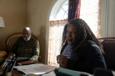 Full Circle Cch Pounder In Una Scena