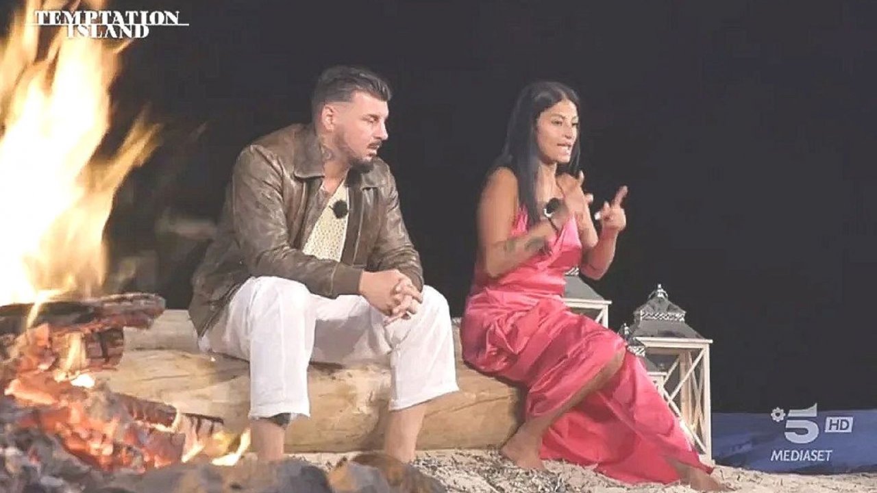 Lino e Alessia al falò di confronto