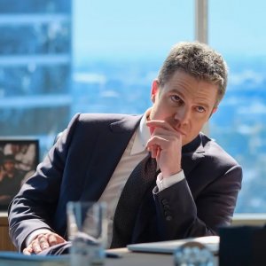 Suits: L.A., Stephen Amell nel ruolo del protagonista