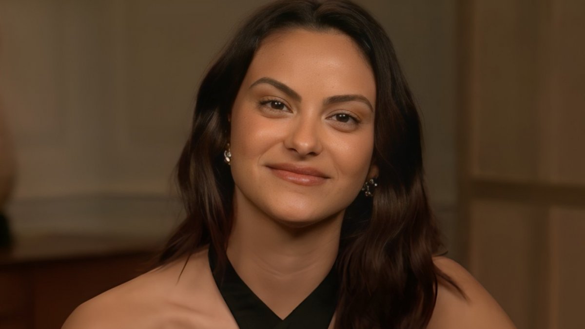 Camila Mendes 