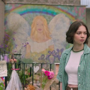 Emma Myers in una scena di Come uccidono le brave ragazze