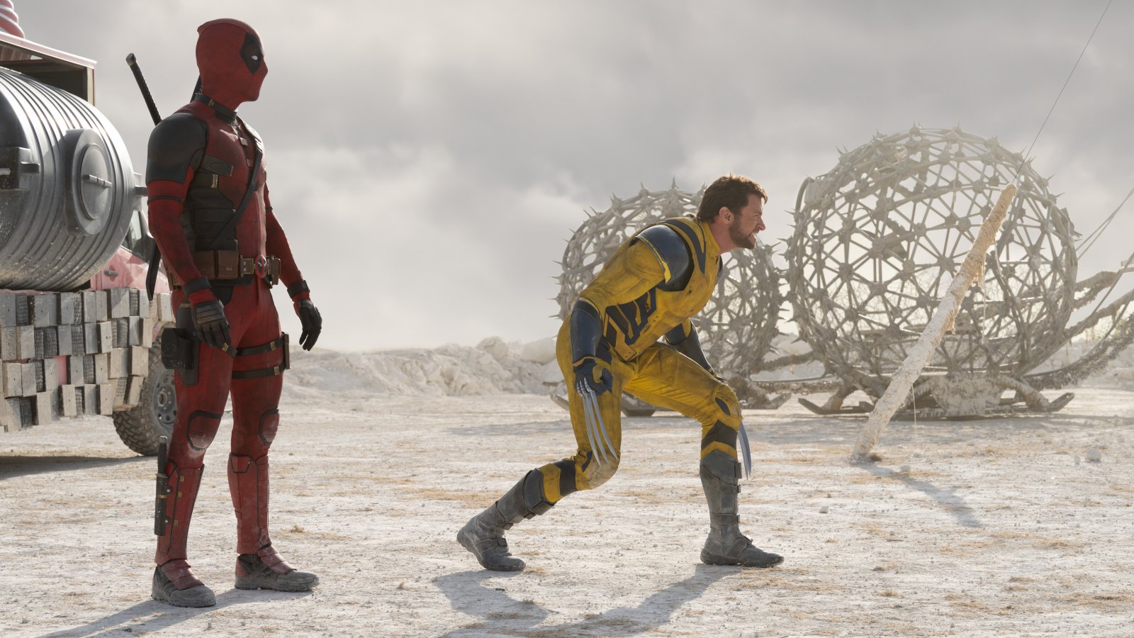 Deadpool & Wolverine: Ryan Reynolds e Hugh Jackman in una scena del film.