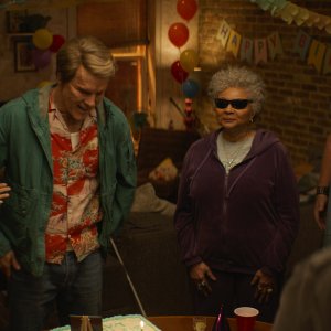 Deadpool & Wolverine: Ryan Reynolds e Leslie Uggams in una scena