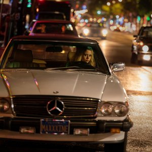 MaXXXine: Mia Goth in auto