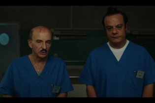 La Scommessa - Una Notte In Corsia - Trailer della dark comedy con Carlo Buccirosso e Lino Musella