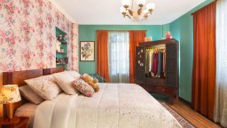 Airbnb - Ugly Betty Broll