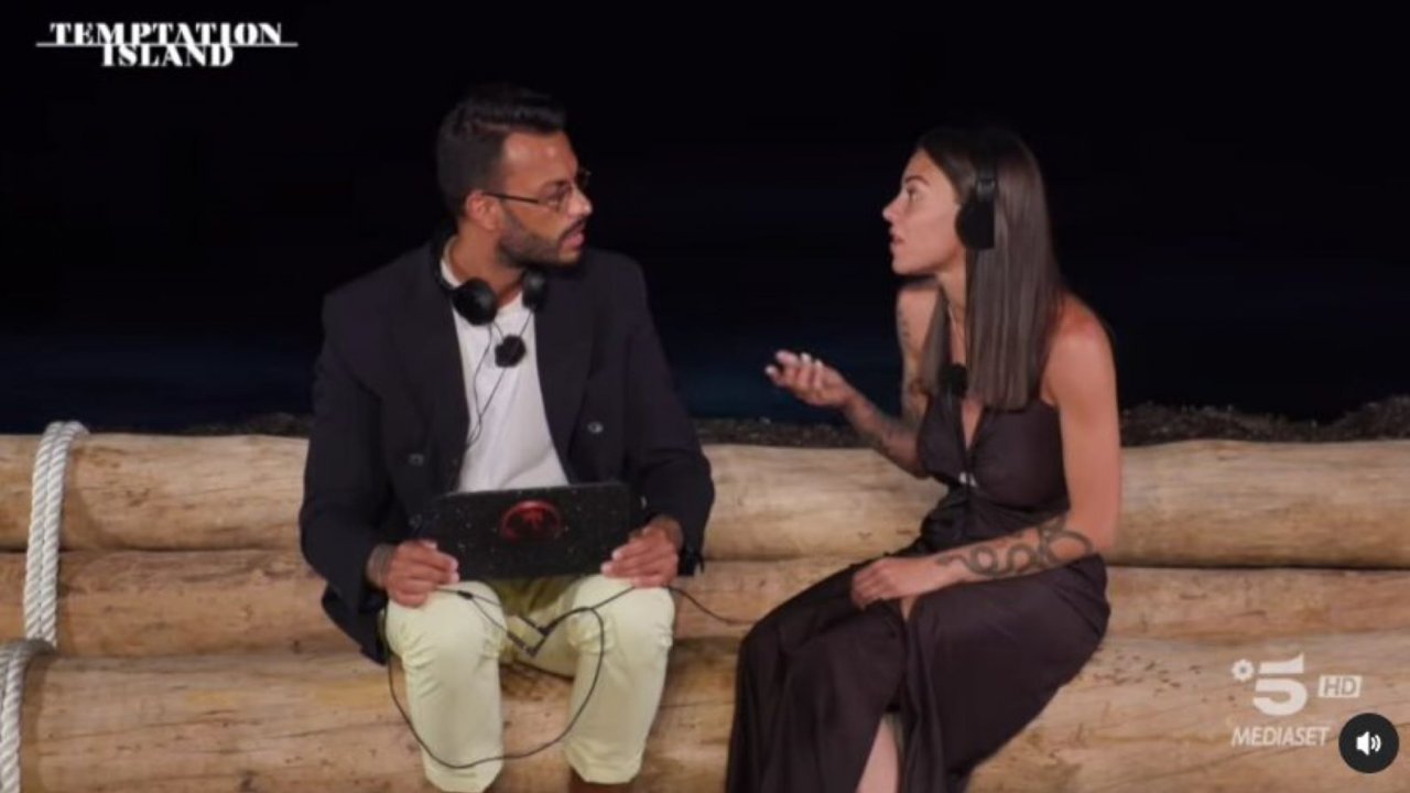 Luca e Gaia al falò di confronto