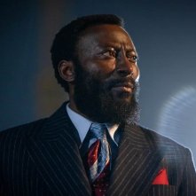 Il Ministero della guerra sporca: Babs Olusanmokun in una scena