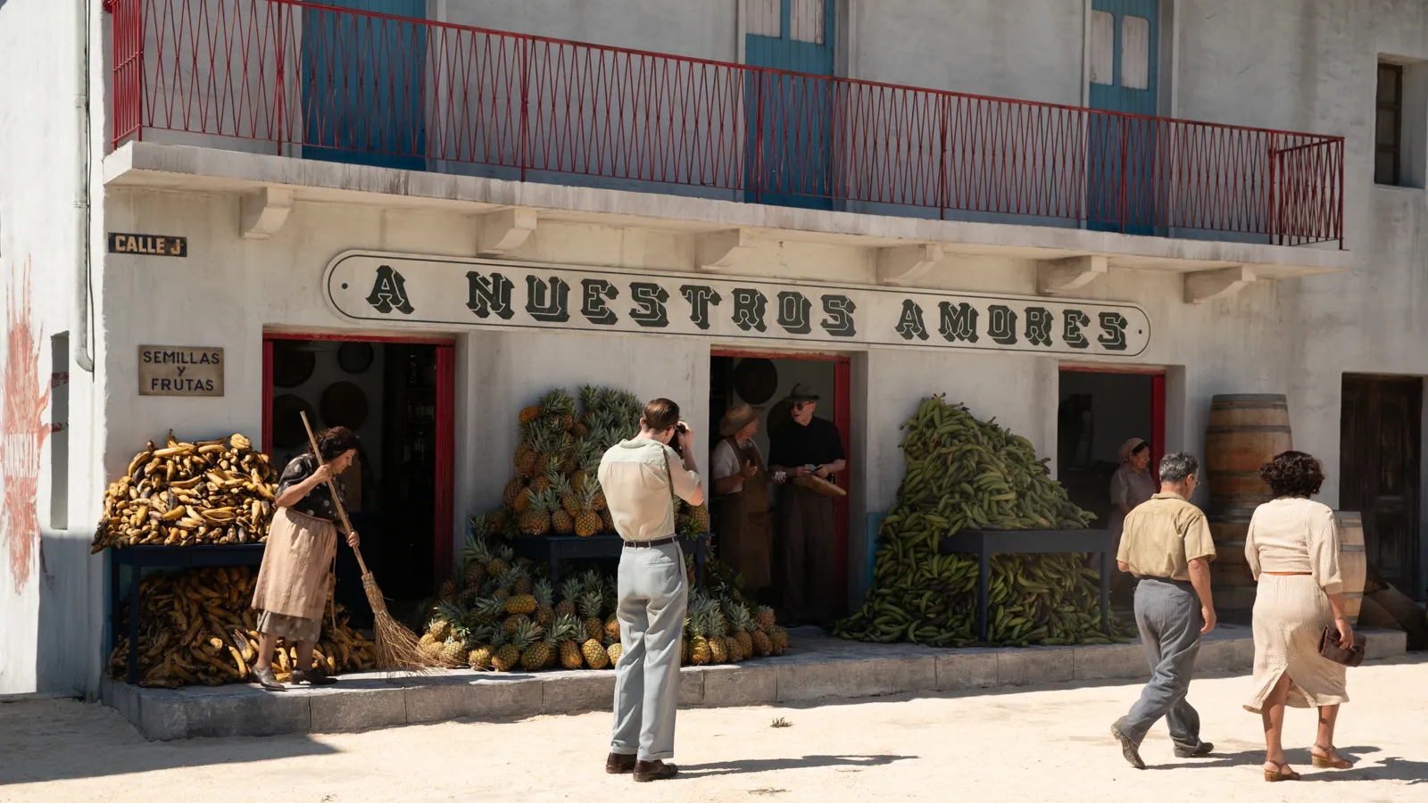 Una scena di Queer di Luca Guadagnino