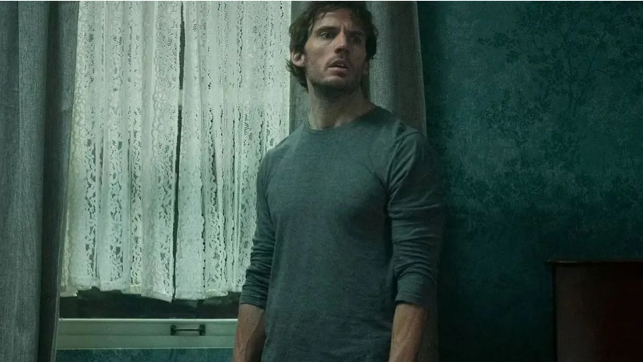 Sam Claflin in una scena di Bagman