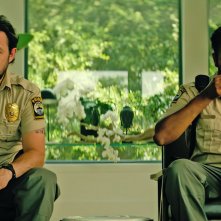 Greedy People: Joseph Gordon-Levitt e Himesh Patel in una scena