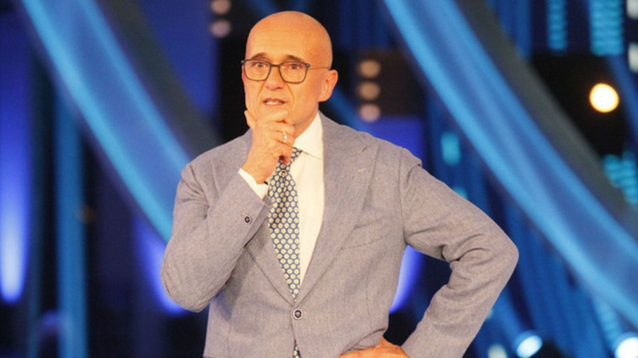 Alfonso Signorini durante una puntata del Grande Fratello