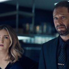 The Bear, stagione 3: Ebon Moss-Bacharach ed Abby Elliott in una scena della serie