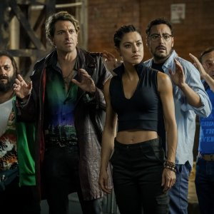 Falla Girare 2: una scena con i protagonisti del film