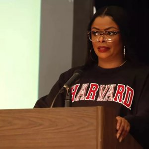 Abbott Elementary: Quinta Brunson e Janelle James in una scena della  stagione 3