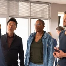 9-1-1: il cast durante una scena del finale della settima stagione