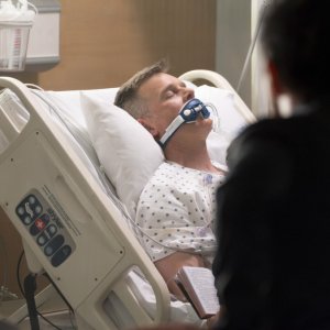 9-1-1: Peter Krause in una scena del finale della settima stagione