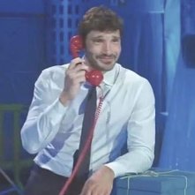 Stefano De Martino nel promo di Affari Tuoi