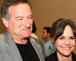 Mrs. Doubtfire, Sally Field: 'Grazie a Robin Williams ho potuto dare l'ultimo addio a mio padre'