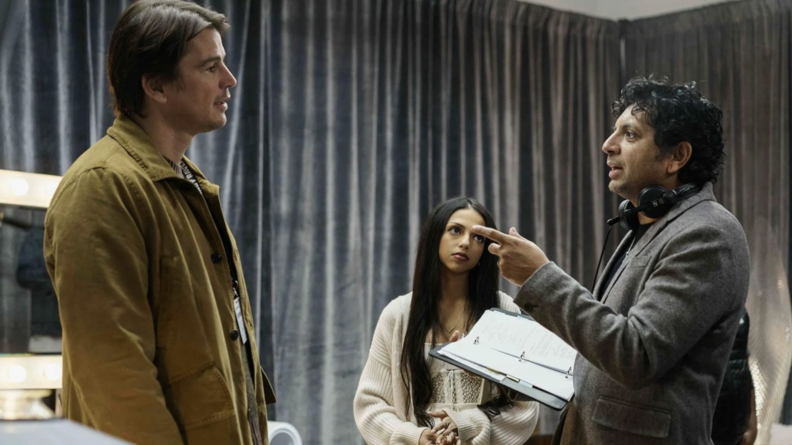 Josh Hartnett, M. Night Shyamalan e Saleka sul set di Trap