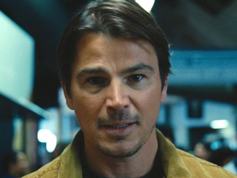 Josh Hartnett in ospedale dopo un incidente stradale: cosa è successo sul set della nuova serie Netflix