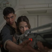 Alien: Romulus - Cailee Spaeny con Archie Renaux in una foto