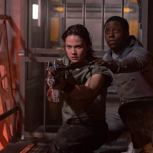 Alien: Romulus - Cailee Spaeny e David Jonsson in una scena