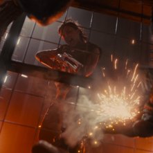 Alien: Romulus - Cailee Spaeny in una scena d'azione