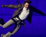 Olimpiadi 2024: Tom Cruise salta dallo Stade de France e si lancia verso l'Hollywood Sign durante la cerimonia