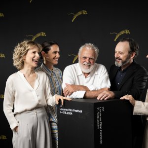 La vita accanto: Marco Tullio Giordana circondato dal cast a Locarno 2024