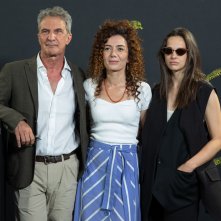 Sulla terra leggeri: la regista Sara Fgaieri con i protagonisti Sara Serraiocco e Andrea Renzi a Locarno 2024
