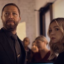 The Bear, stagione 3: Ebon Moss-Bacharach ed Abby Elliott in una scena della serie